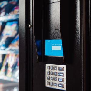 Display und Tastenfeld des GoVend Getränkeautomaten – intuitive Bedienung