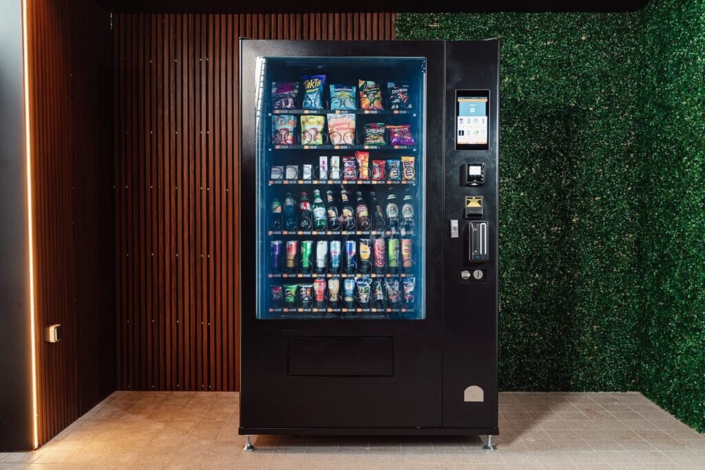 GoVend Verkaufsautomat Indoor – Touchscreen mit Lift GoVend Verkaufsautomat Indoor Touchscreen mit Lift – Gesamtansicht